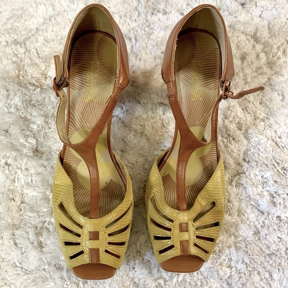 Kenneth Cole Reaction Mother Chip Peep Toe Heels Size 8.5